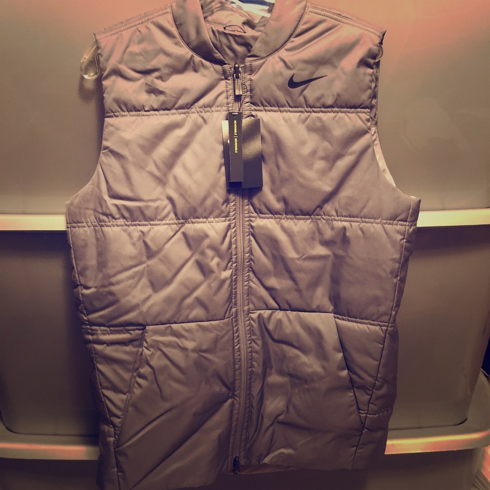 Men’s reversible Nike Puffer. New
